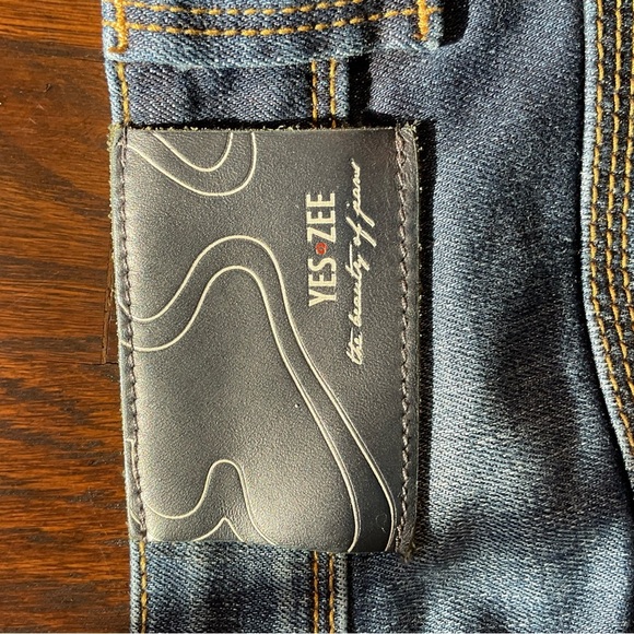 Yes Zee Ladies 31” Cropped Fringed Slim Fit Distressed Blue Jeans Button Closure - Picture 11 of 11